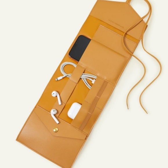 {NOT FOR SALE} Glass Ladder and Co Katherine Tech Organizer Roll - Picture 11 of 11